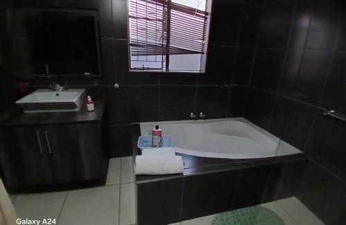 Greater Johannesburg Metropolitan Area Bed & Breakfast | SERENE Guest House