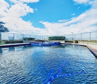 Hamilton Ski Chalet | Serene Hamilton Home I Pool I Yard I Home Theatre