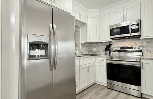 Pinellas Park House | SERENE HOME:WASHER/DRYER-BBQ- NEAR BEACH/LAKE/PARK/MUSEUM/RESTAURANT/AIRPORT!