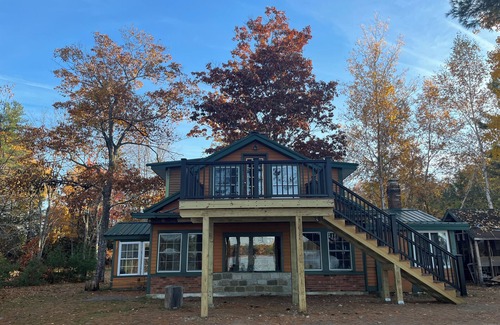 Eddington House | Serene Lakefront Retreat - 3 bedroom, pet-friendly, private, boat access