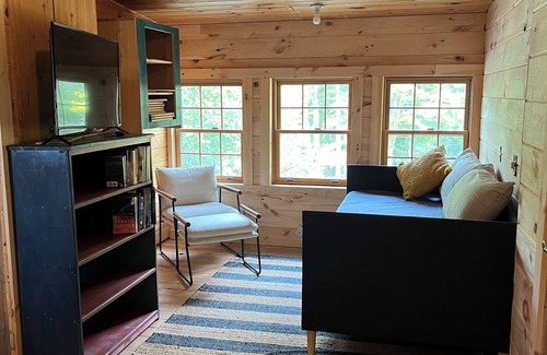 Eddington House | Serene Lakefront Retreat - 3 bedroom, pet-friendly, private, boat access