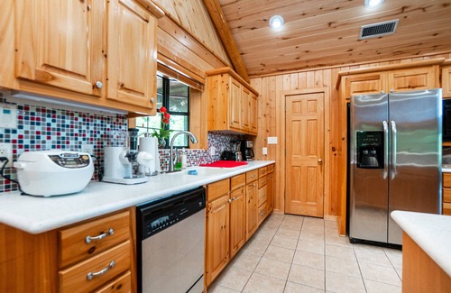 Dogwood Cabin | Serene Lakeside Getaway