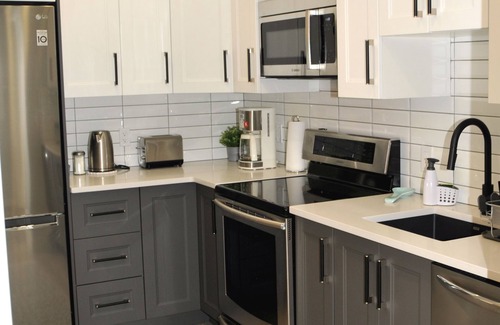 Central Okanagan House | Serene, modern suite with spectacular lake views