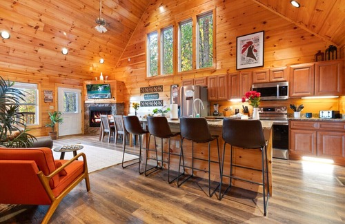 Sevierville Cabin | Serene Mountain Retreat by Ghosal Luxury Lodging