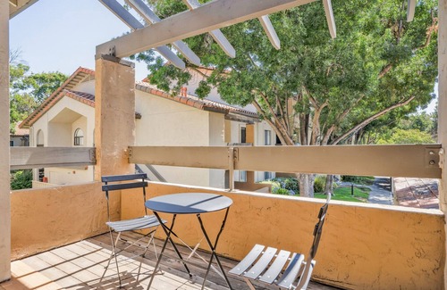 Shoreline West Apartment | Serene Mountain View 1BR w/W/D, Pool & Gym, near Safeway, by Blueground