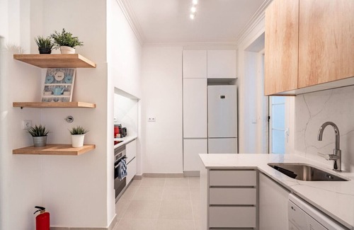 Misericordia Apartment | Serene Nest in Lisbon Old Town