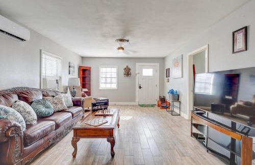 Bacliff House | Serene Oasis Steps from the Bay