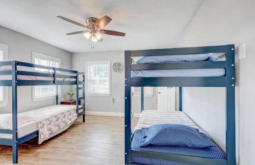 Bacliff House | Serene Oasis Steps from the Bay