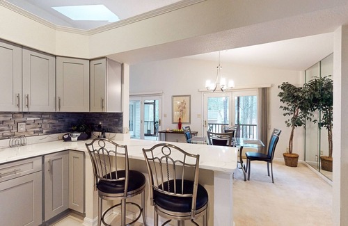 Ocean Pines House | Serene Ocean Pines home w/private deck all-season room & fully stocked kitchen