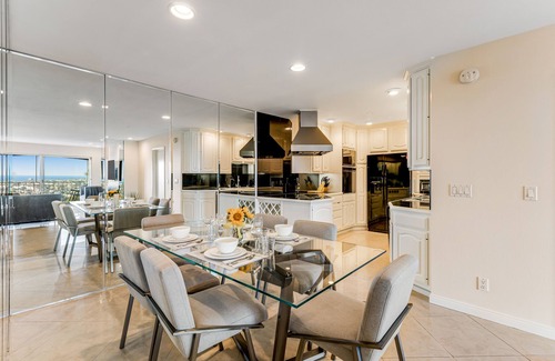 Santa Ana Heights Apartment | Serene ocean-view condo with tennis, pool, hot tub & balcony - snowbird-friendly