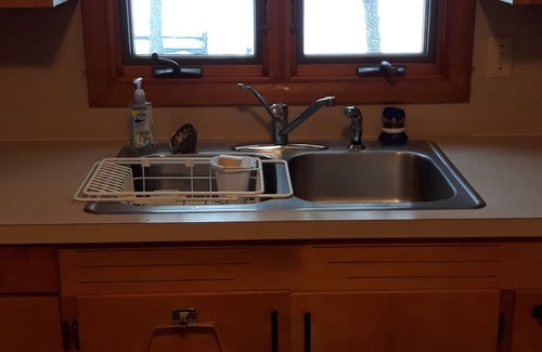 Backus House | Serene one level cabin home with private beach on Pine Mountain Lake Sleeps 10
