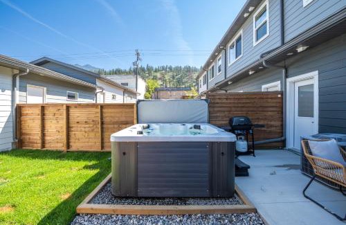 East Kootenay Apartment | Serene Peaks, Private Hot Tub, Peaceful