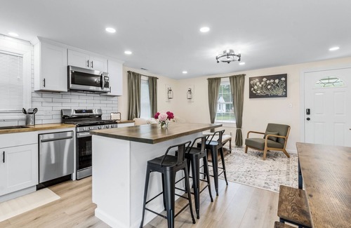 Cheektowaga House | Serene, Renovated 2BR near Airport w/Yard