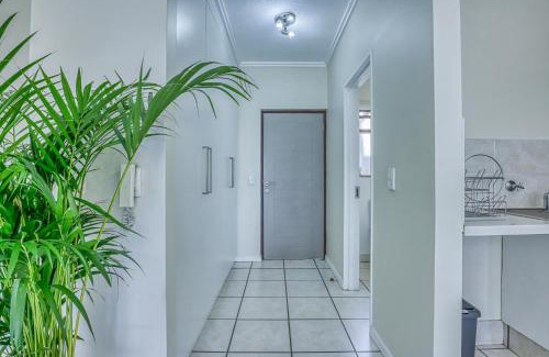 Lone Hill Apartment | Serene Retreat on Sandton