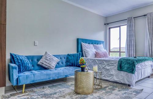 Lone Hill Apartment | Serene Retreat on Sandton