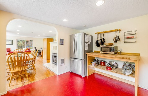 Cloverdale House | Serene Sandlake Bayfront Home with WiFi & Private Hot Tub - Dogs Welcome