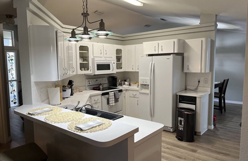 Fellowship House | Serene, Spacious 3 Bedroom Pool Home 7 min from WEC!
