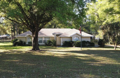 Fellowship House | Serene, Spacious 3 Bedroom Pool Home 7 min from WEC!