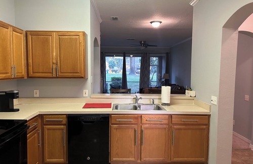 Tampa House | Serene & Spacious Townhome. Two story townhome in a quiet community.