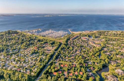 Brouwershaven House | Serene Stay by the Shore