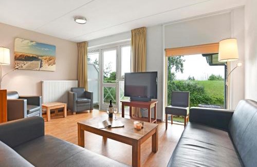 Brouwershaven House | Serene Stay by the Shore