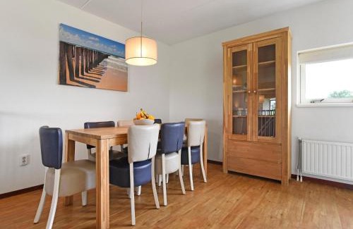 Brouwershaven House | Serene Stay by the Shore