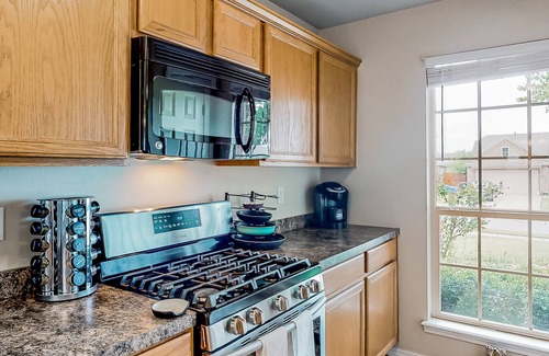Broken Arrow House | Serene Stay | House in Broken Arrow with full kitchen, central AC, & W/D