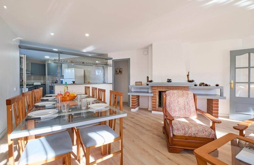 Lloret Blau Villa | Serene villa with yard in Lloret de Mar