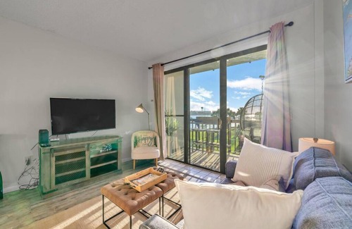 Fort Walton Beach House | Serene Waterfront Studio Fort Walton Beach Condo