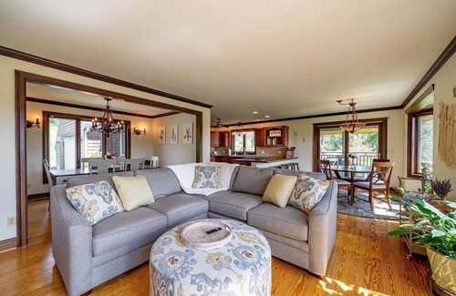 Burdett House | Serene wine country chateau - adjacent to Seneca Lake and wineries