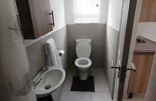 Greater Johannesburg Metropolitan Area Bed & Breakfast | Serenity Airb&b Protea Glen