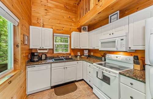 Fort Payne Cabin | Serenity Escape Treehouse on 14 Acres with easy trails, fire pit and hammock.