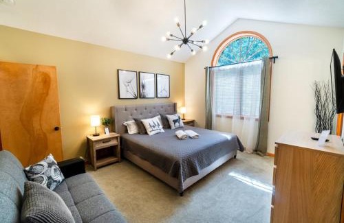 Bushkill House | Serenity Falls - Stylish 4Bdr Mountain Retreat, Hot Tub, Pool