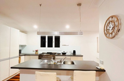 Kenmore House | Serenity Haven Villa Near Shopping Mall