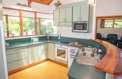 Mangonui House | Serenity Hills - Mangonui Holiday Home
