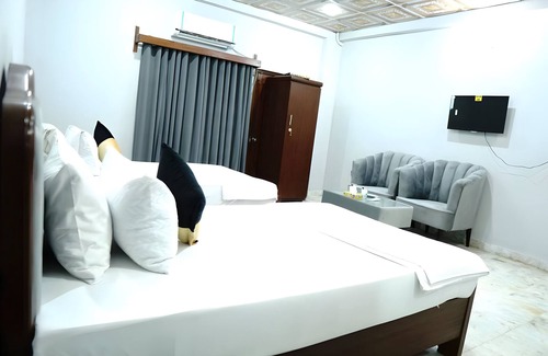 Sukkur House | Serenity Lodge Guest House