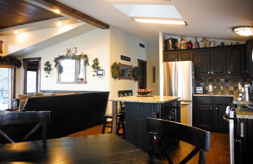 Divide House | Serenity now! Hot tub, Beautiful mtn views, Massage chair, & Steam shower