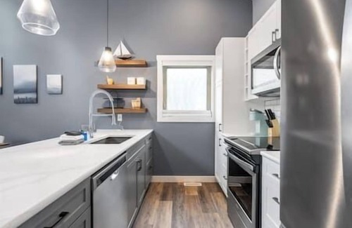 East Kootenay House | "Serenity Shores" Mins to Lake |King Bed |10 Guests