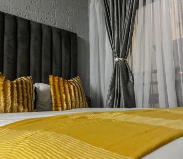 Lone Hill Apartment | Serenity Suite in Sandton Dine and Unwind