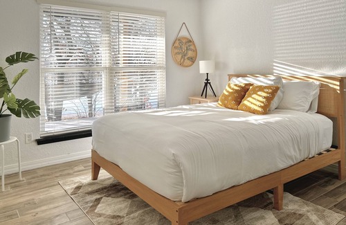Mannford House | Serenity Unveiled: Sunset & Water Retreat!