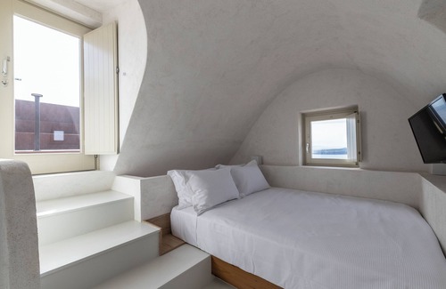 Akrotiri House | Serra Exclusive Suites