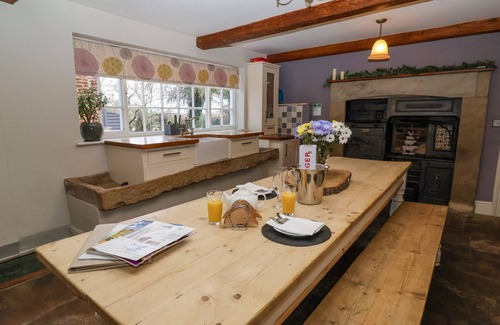 Ryther Cottage | SERVANT'S QUARTERS, character holiday cottage in Tadcaster
