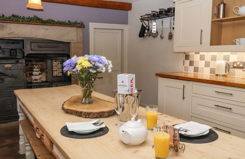 Ryther Cottage | SERVANT'S QUARTERS, character holiday cottage in Tadcaster