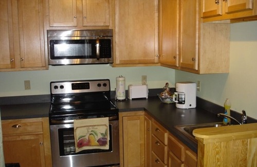 Gordonsville Cottage | Servants' Cottage on 600 Acre Working Horse/Cattle Estate