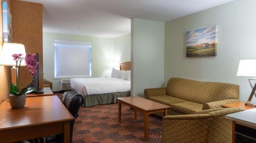 Southeast Calgary Hotel | Service Plus Inns and Suites Calgary