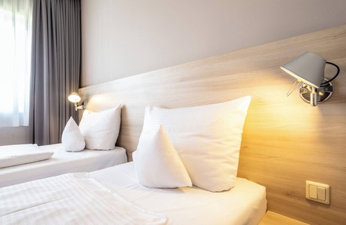 Schwarzenbruck Hotel | Serways Hotel Nürnberg Feucht Ost