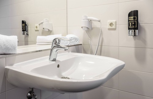 Schwarzenbruck Hotel | Serways Hotel Nürnberg Feucht Ost