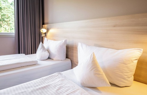 Schwarzenbruck Hotel | Serways Hotel Nürnberg Feucht Ost
