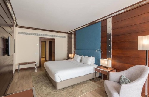 Santiago Hotel | Sesimbra Oceanfront Hotel | Ocean View Suite | Indoor & Outdoor Pools