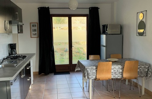 Tourreilles Cottage | Set of 4 air-conditioned 3* gîtes, swimming pool for 16 people in the middle of the vineyards.